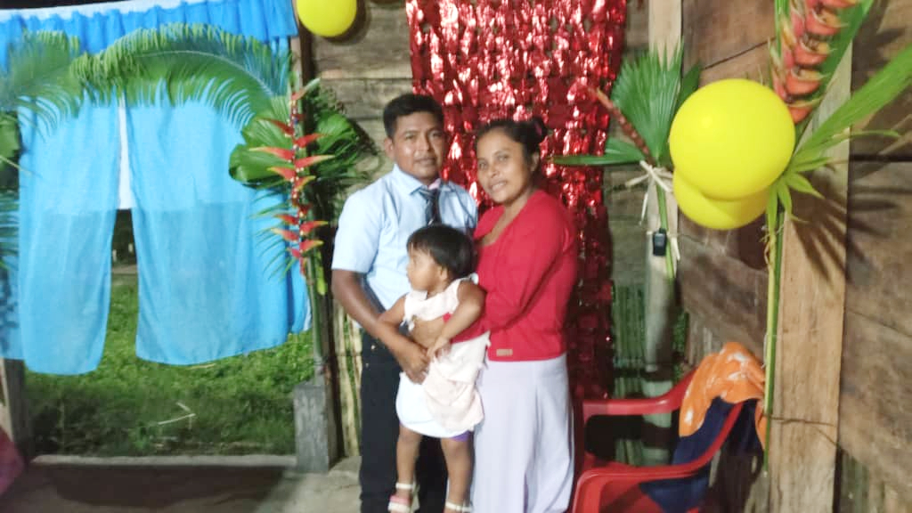 Pastores Alex y Angelina Nikra.