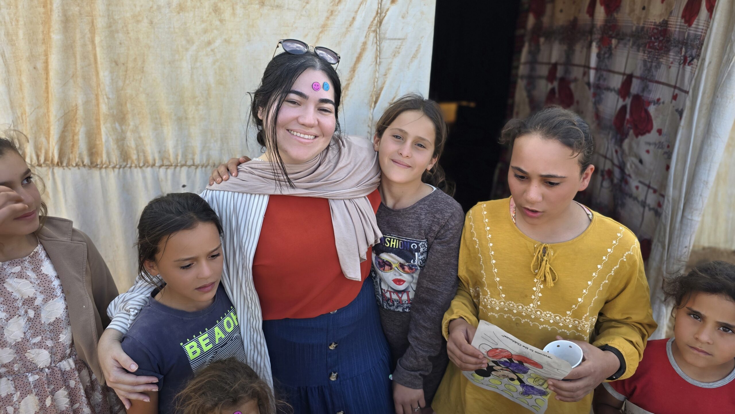 Ariana en acción misionera.